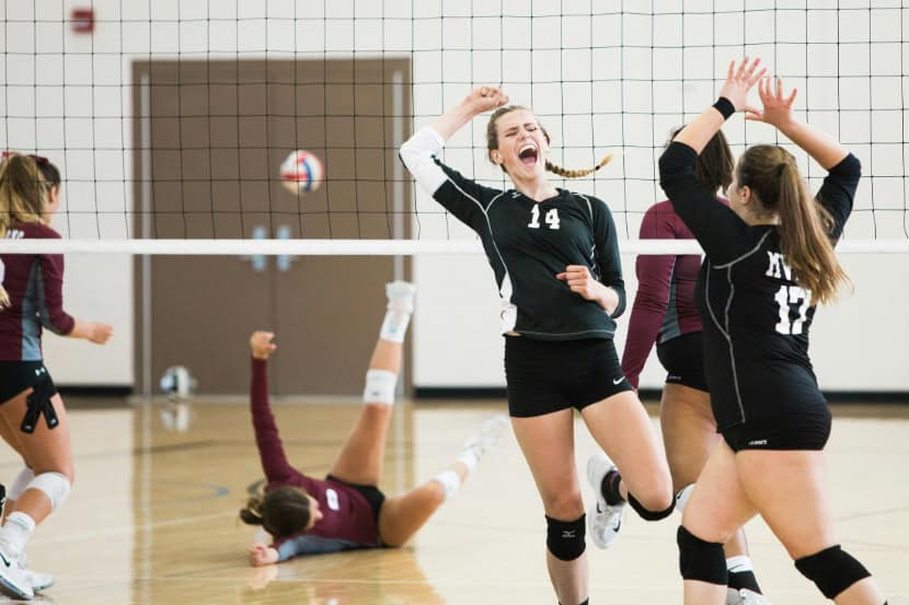Bei entsprechender Vorsicht ist Volleyball mit Freunden (kein Wettkampfvolleyball) möglich