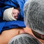 Dammmassage in der Schwangerschaft kann helfen, dem Dammschnitt vorzubeugen